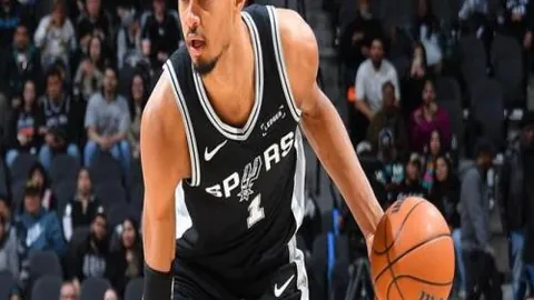 汤神首战独得22分，独行侠击败马刺；绿军大胜奇才